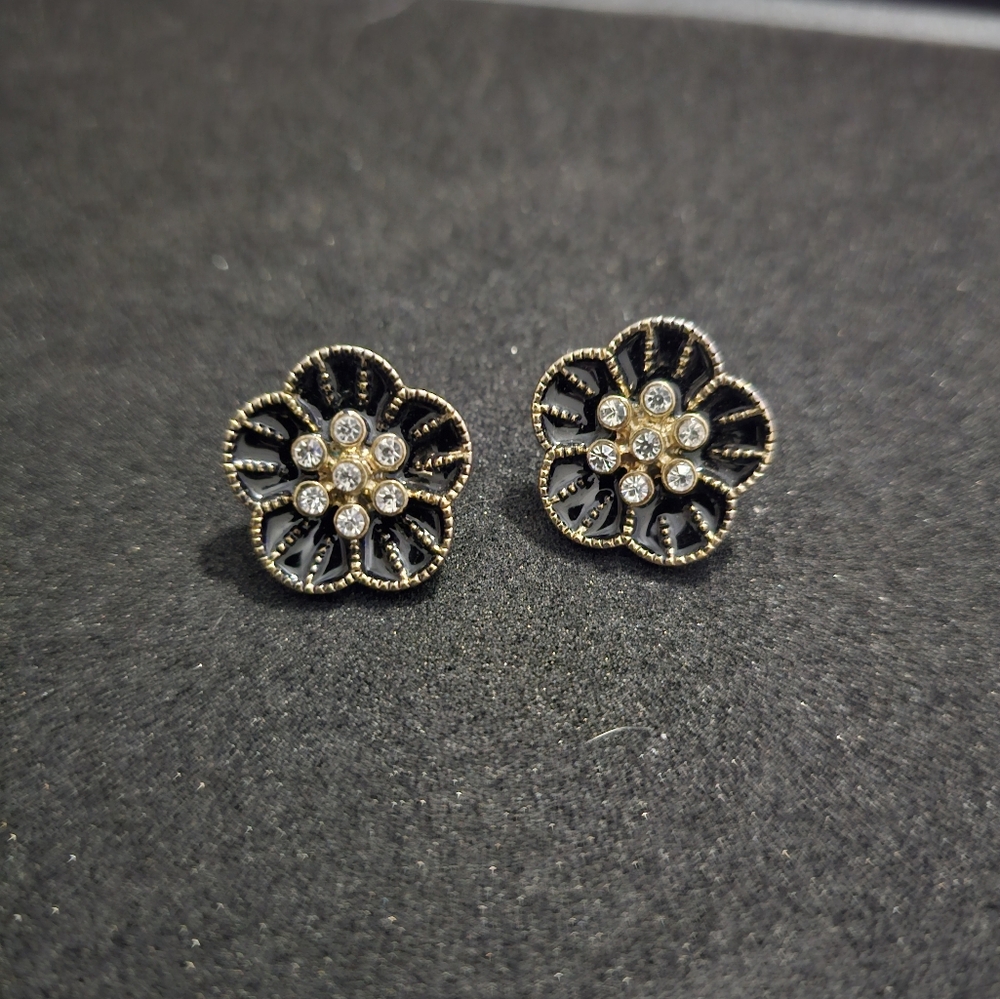 Random Vintage earrings and brooch